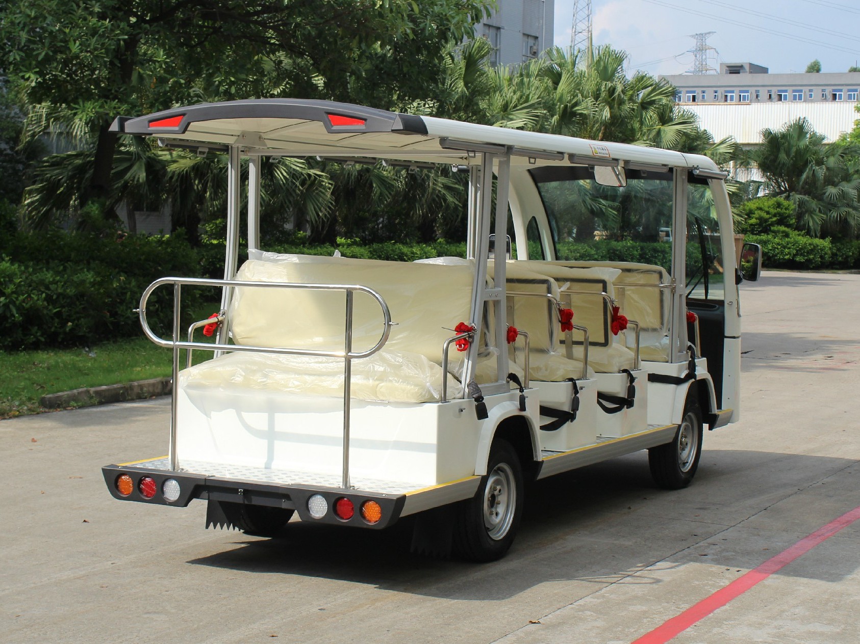 十四座電動觀光車