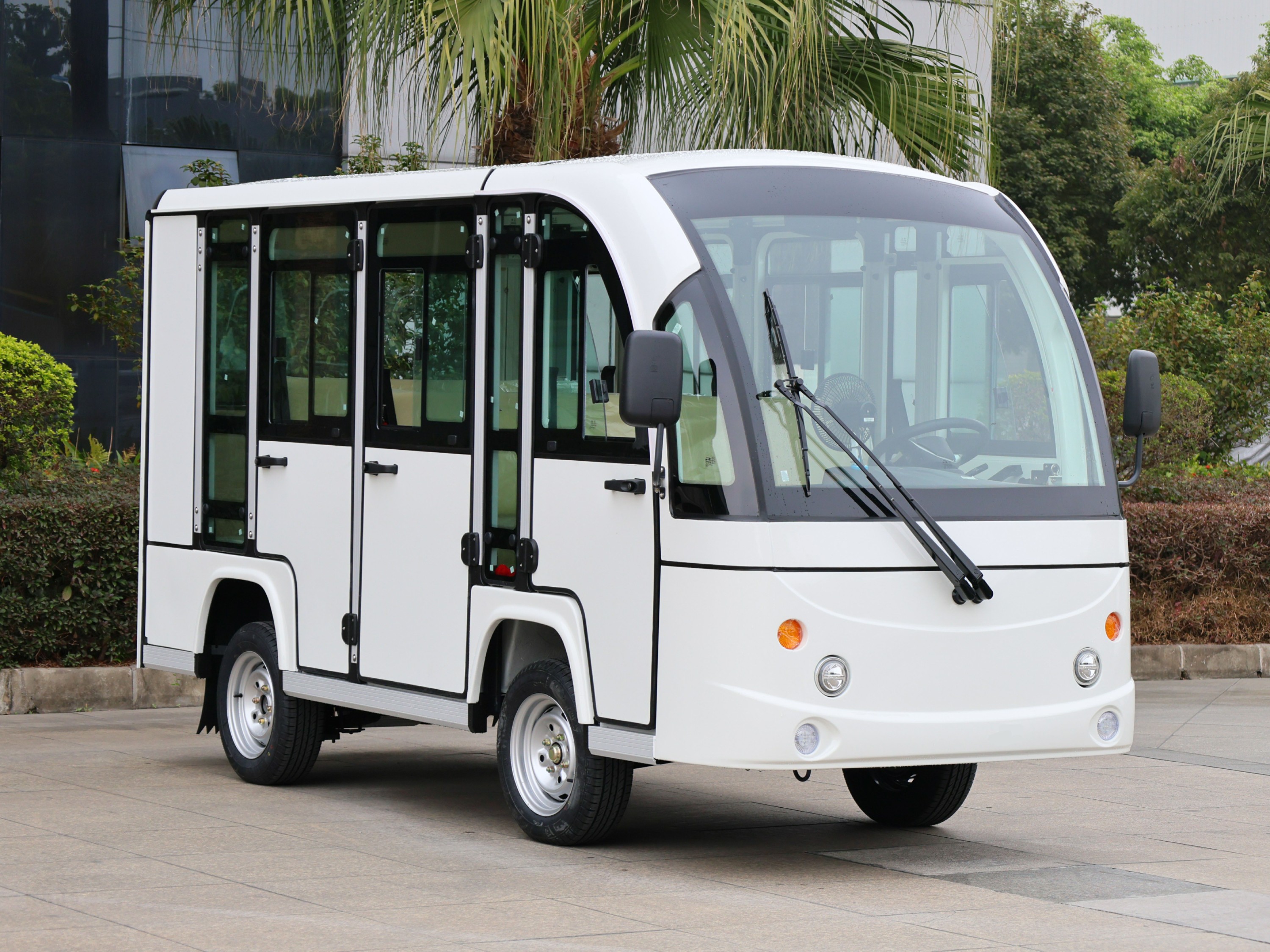 八座封閉電動觀光車