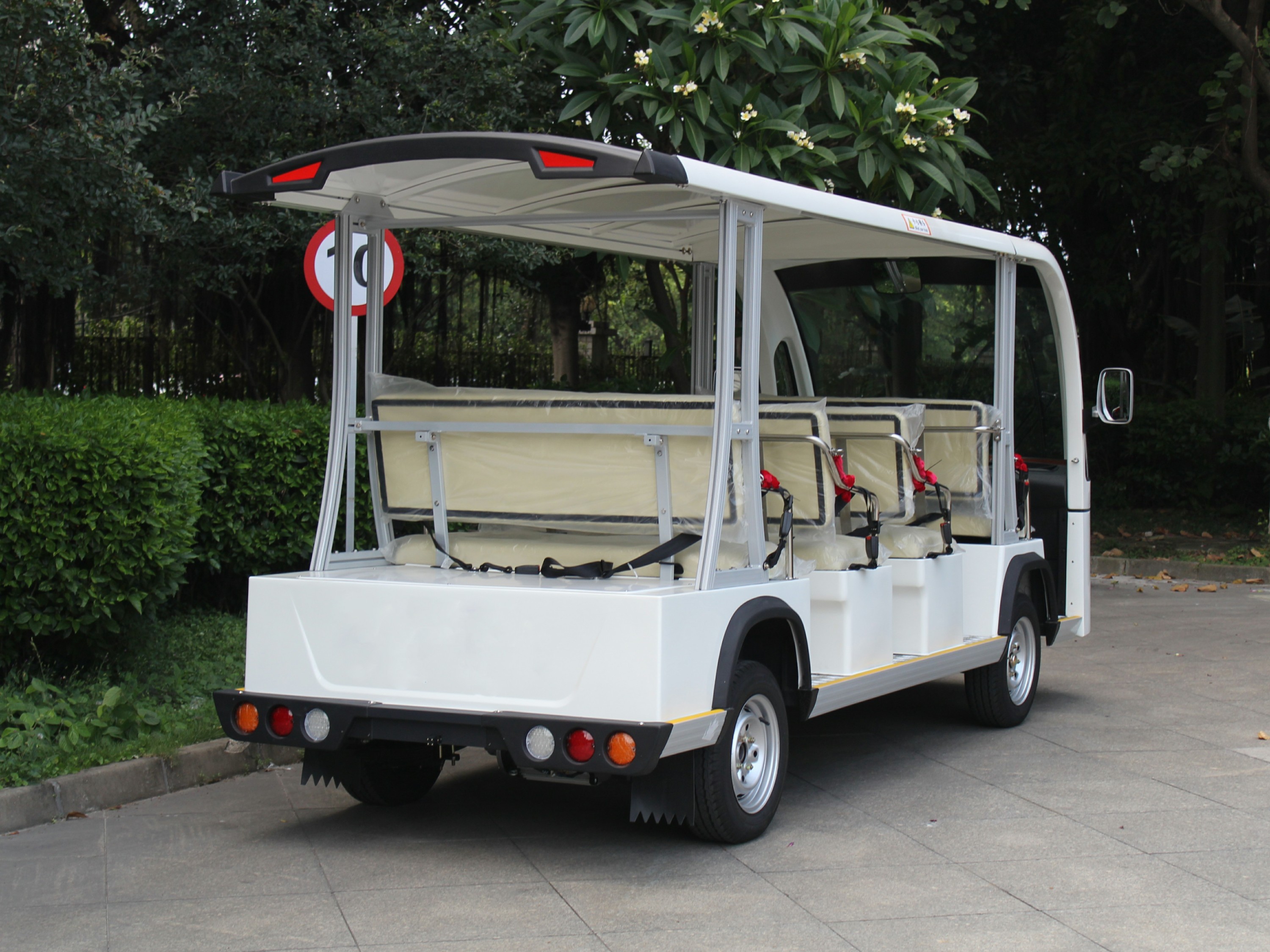 十一座電動觀光車